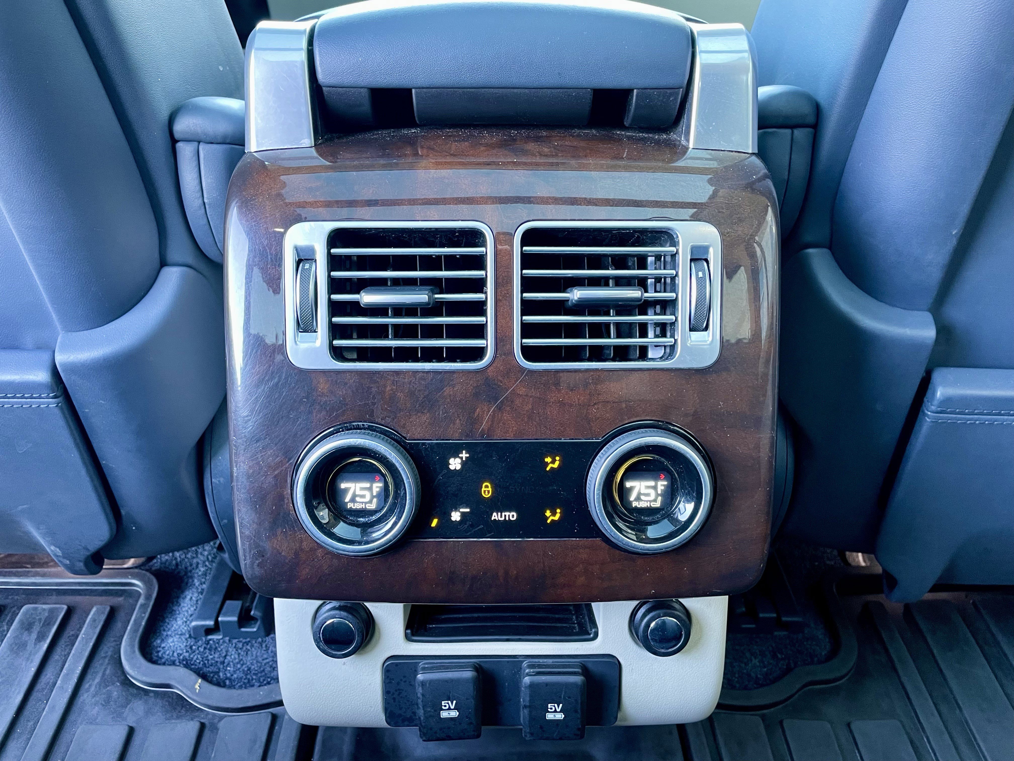 Used 2020 Land Rover Range Rover HSE image 24