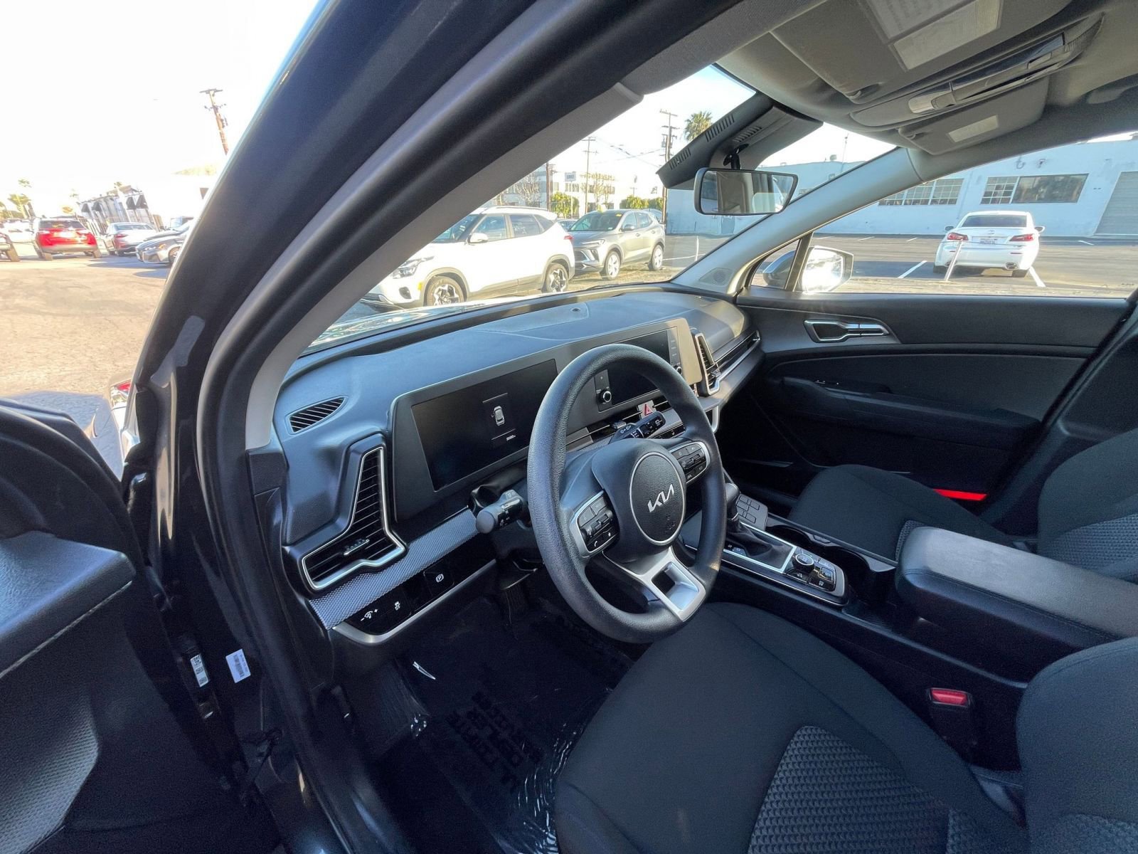 Used 2025 Kia Sportage LX FWD image 34