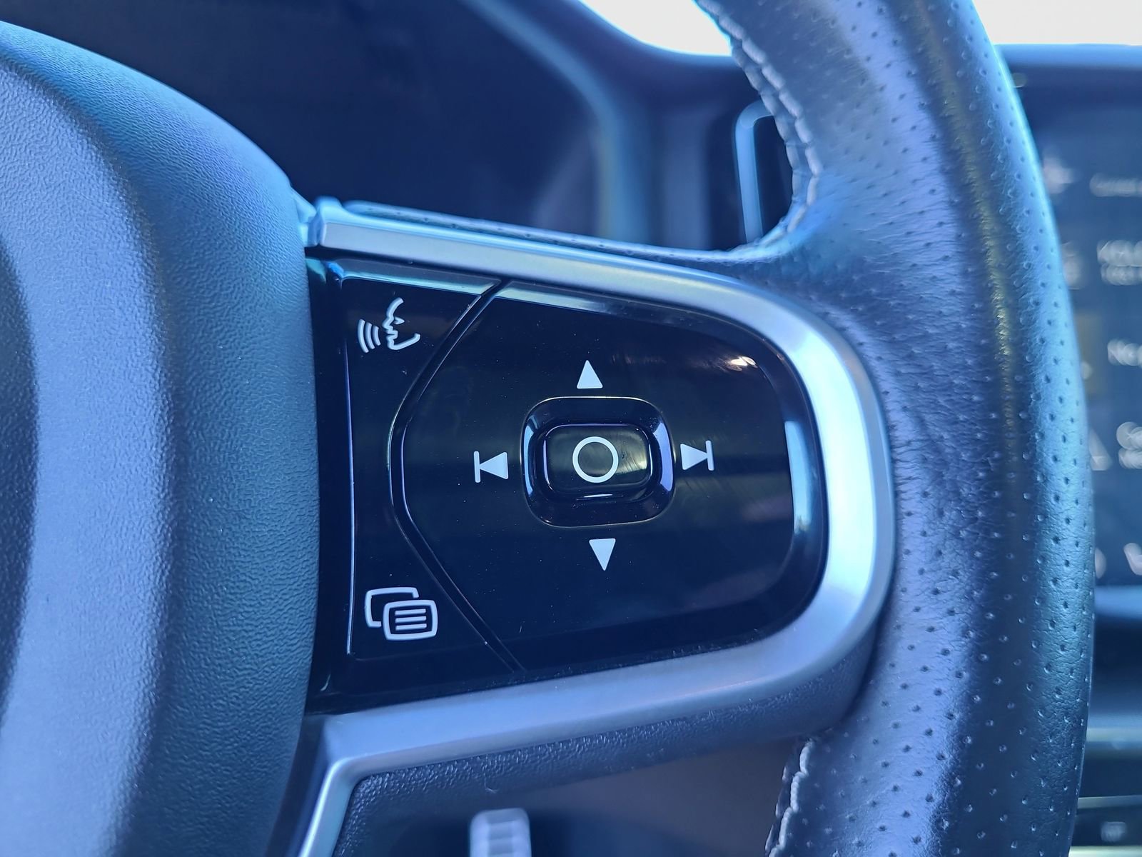 Used 2019 Volvo XC60 T5 R-Design w/ Protection Package Premier image 26