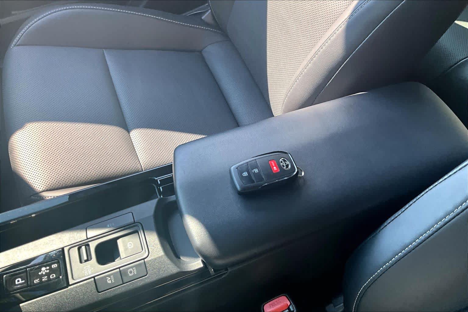 Used 2024 Toyota Prius XLE FWD image 14