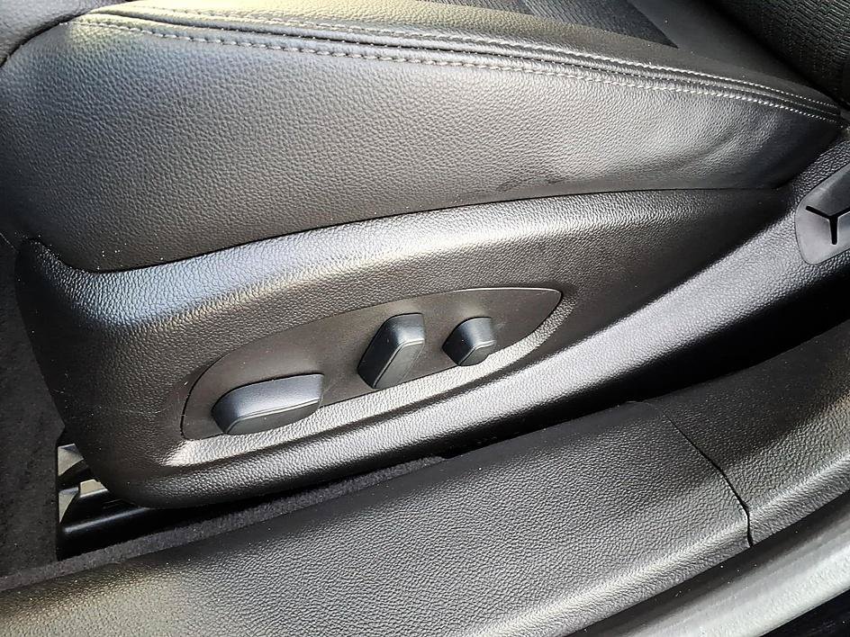 Used 2018 Chevrolet Impala LT FWD image 18