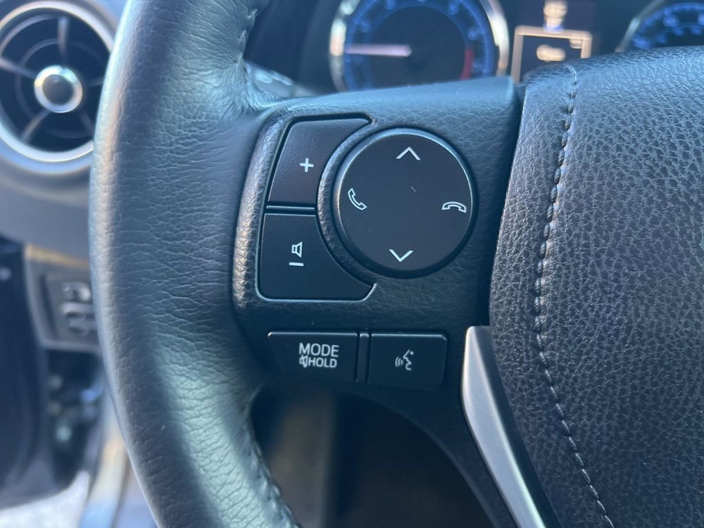 Used 2018 Toyota Corolla SE w/ SE Premium Package image 16