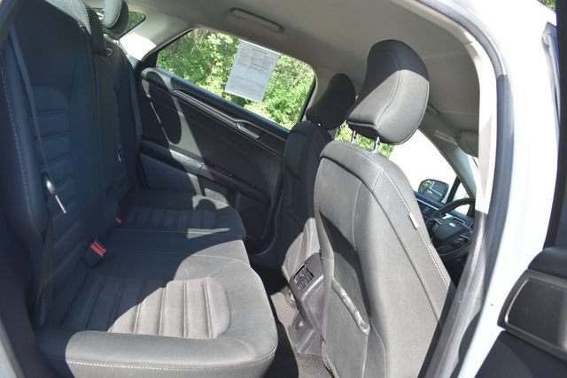 Used 2017 Ford Fusion SE FWD image 14