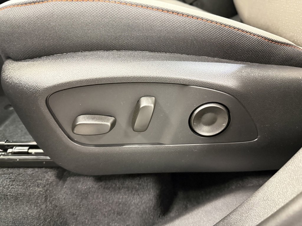 New 2026 Chevrolet Traverse LT w/ Midnight/Sport Edition image 24