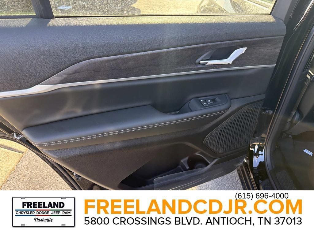 New 2025 Jeep Grand Cherokee L Limited w/ MOPAR Finishing Package AWD/4WD image 13