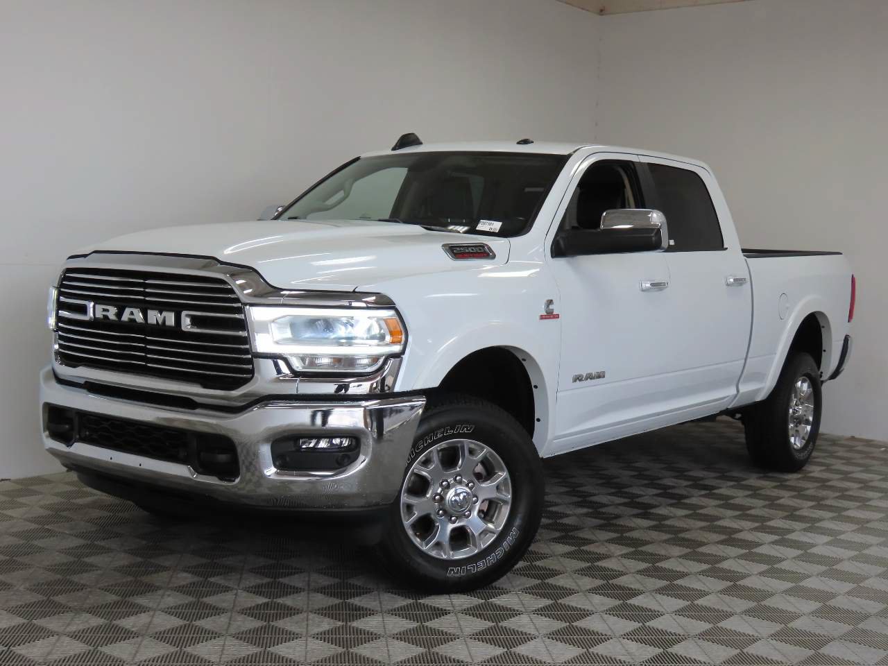 Used 2022 RAM 2500 Laramie AWD/4WD image 1