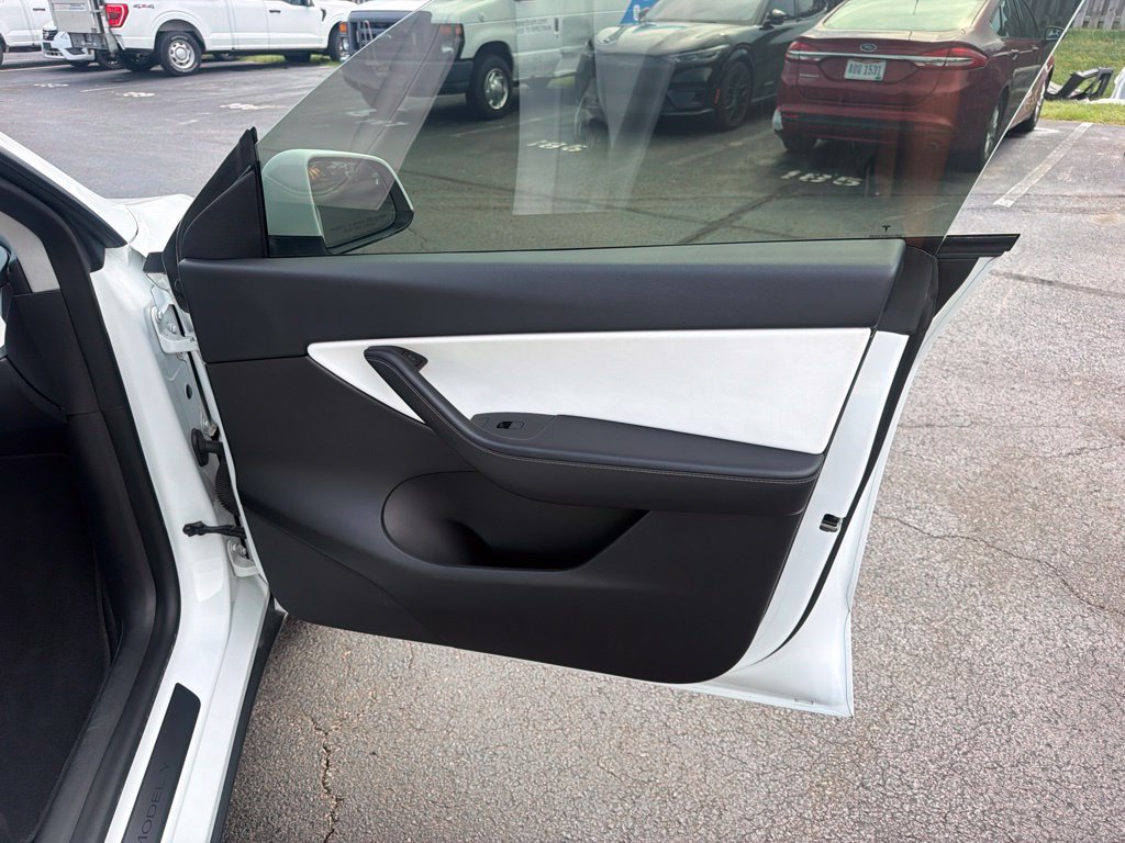 Used 2021 Tesla Model Y Long Range AWD/4WD image 33
