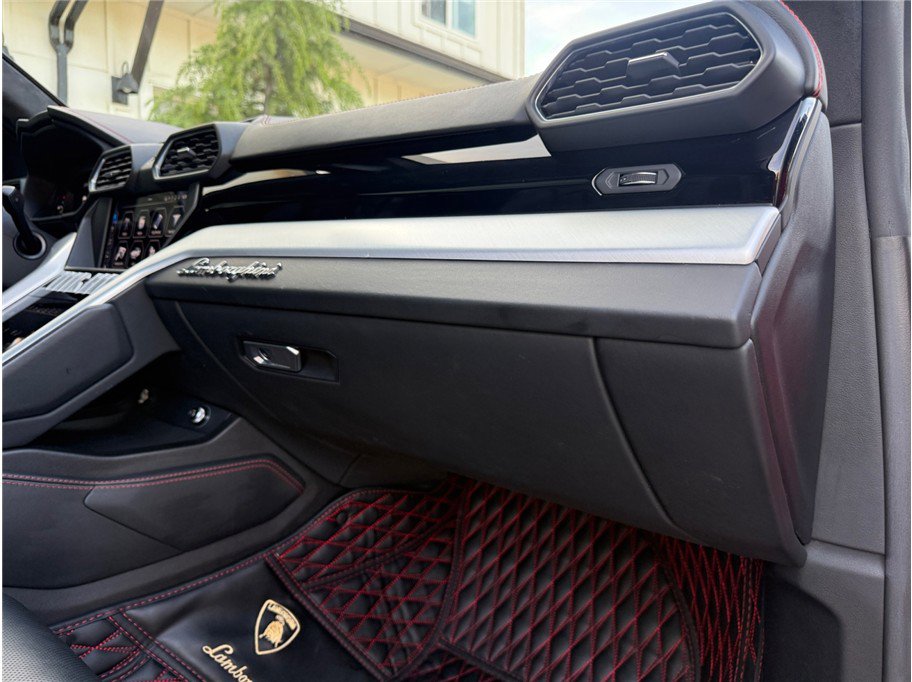 Used 2019 Lamborghini Urus AWD/4WD image 38