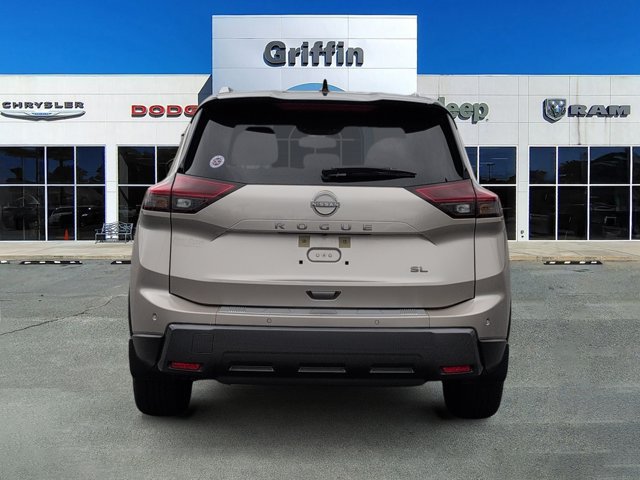 Used 2025 Nissan Rogue SL w/ SL Premium Package FWD image 7