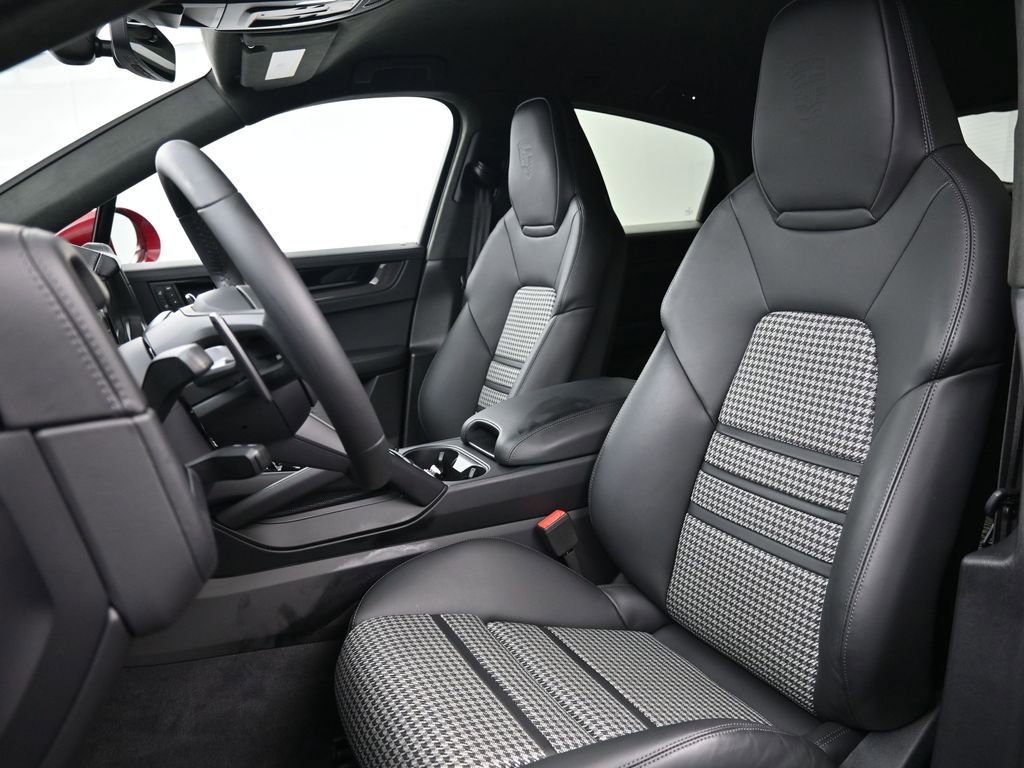 Certified 2025 Porsche Cayenne GTS image 5