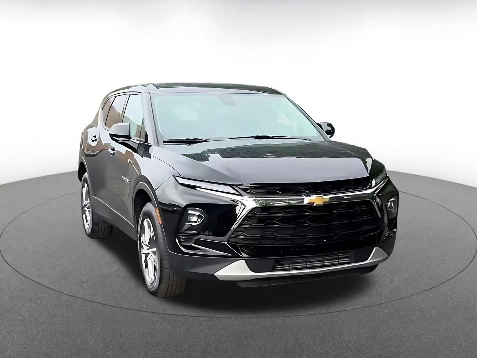Used 2025 Chevrolet Blazer LT FWD image 3