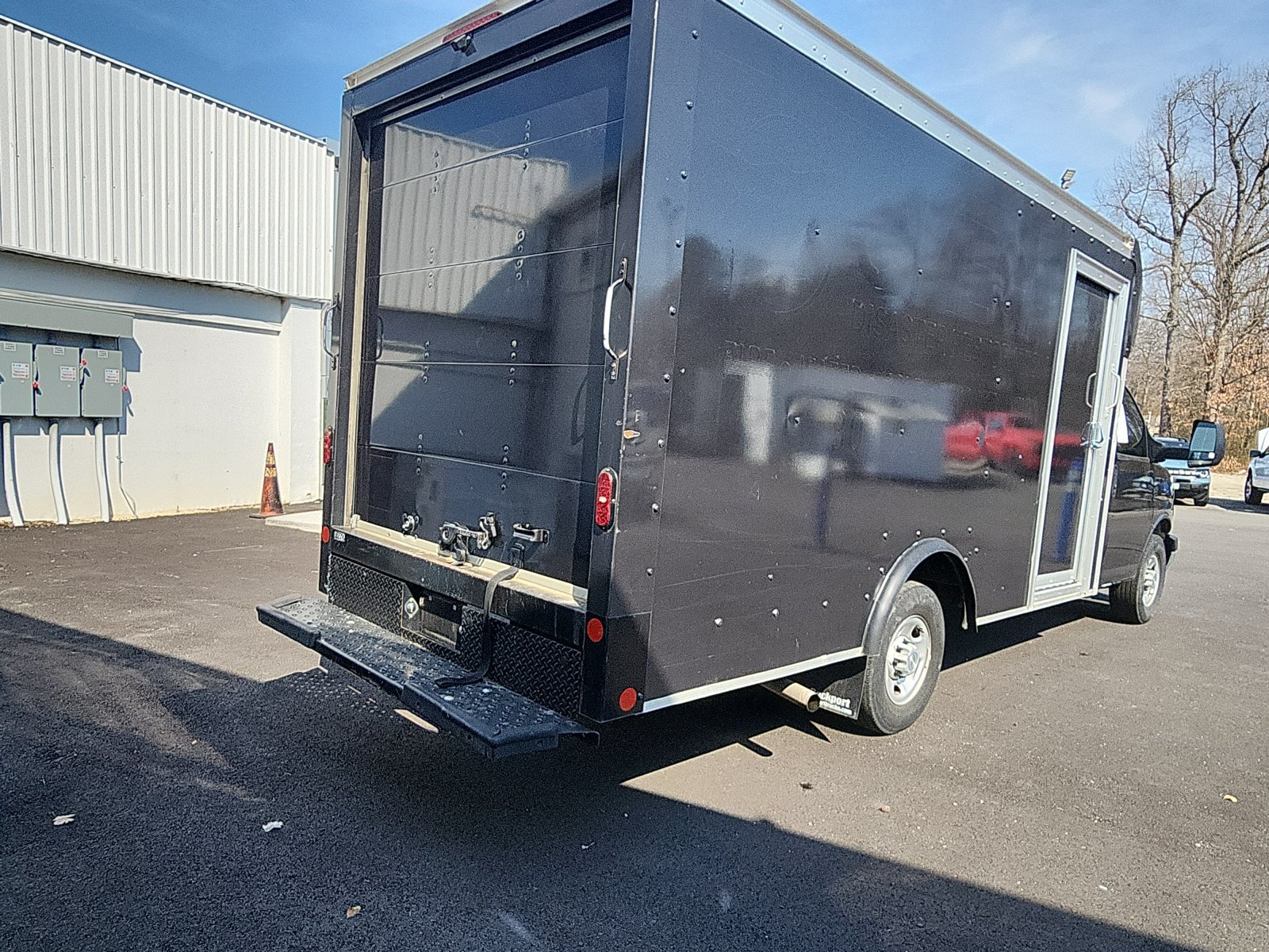 Used 2022 Chevrolet Express 3500 w/ Power Convenience Package RWD image 5