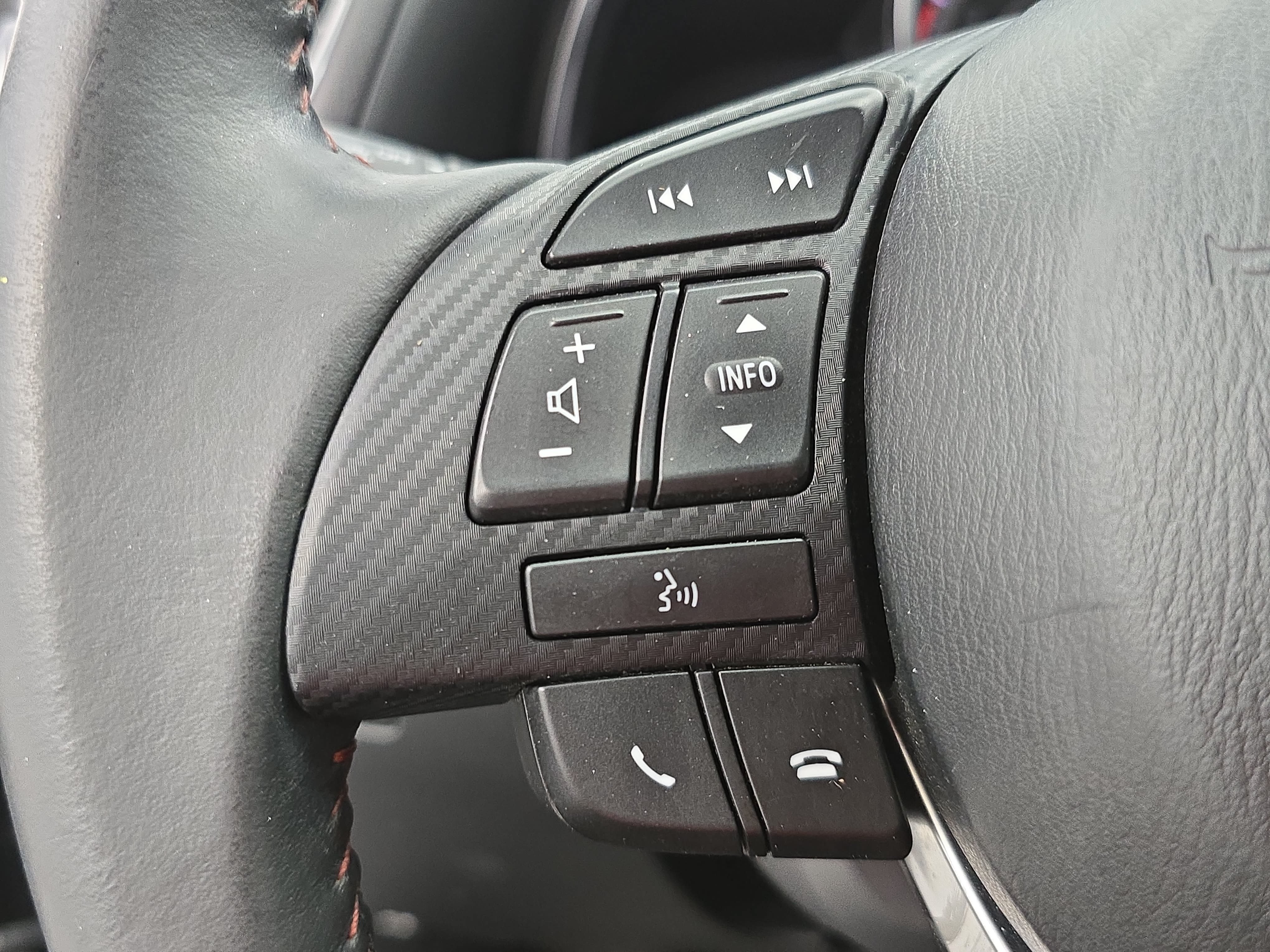 Used 2014 MAZDA MAZDA3 s Touring FWD image 18