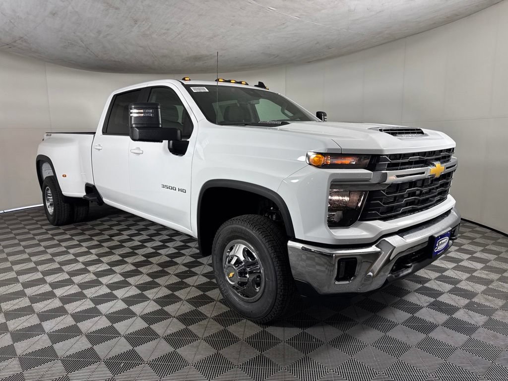 New 2026 Chevrolet Silverado 3500 LT AWD/4WD image 3