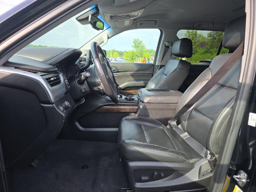 Used 2019 Chevrolet Suburban LT w/ Luxury Package RWD image 4