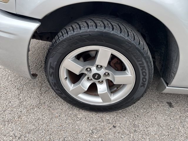 Used 2002 Ford F150 Lightning RWD image 3