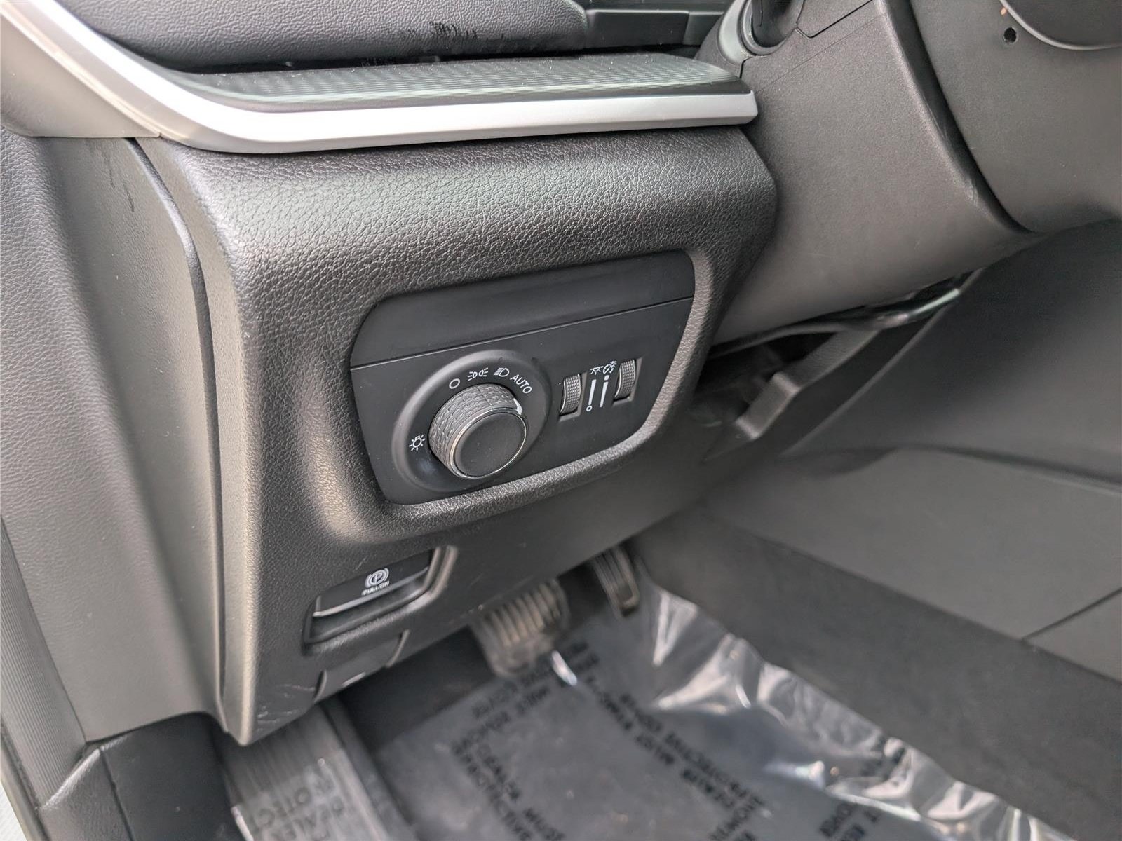 Used 2023 Jeep Grand Cherokee L Laredo RWD image 22