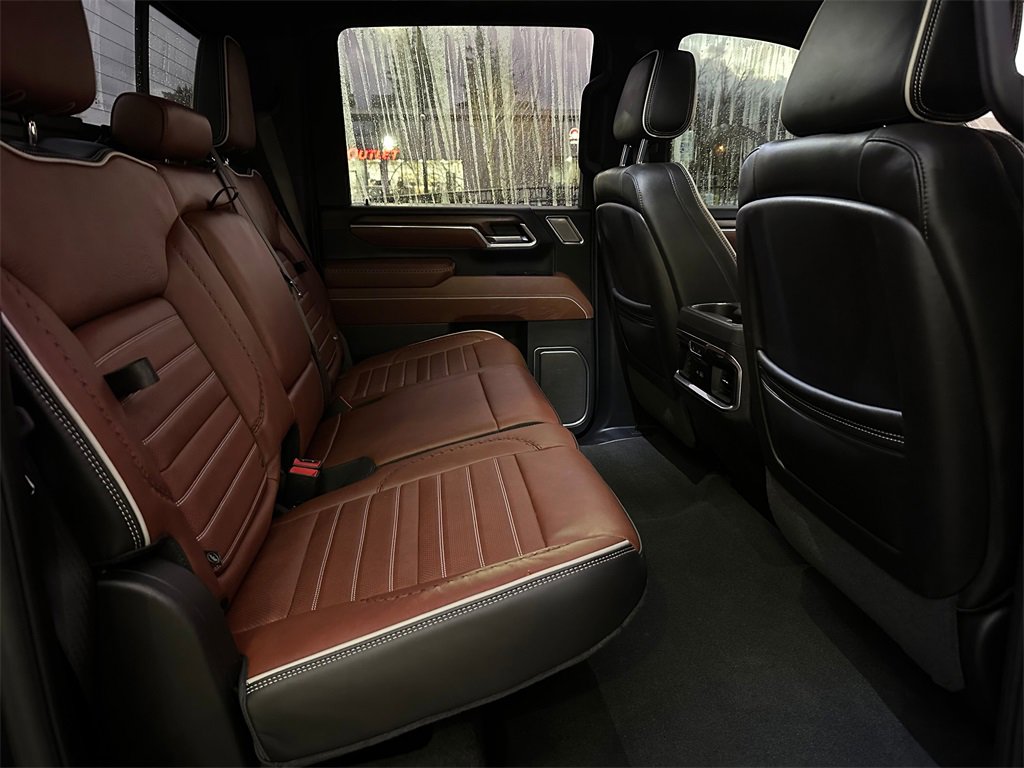 Used 2025 GMC Sierra 2500 Denali Ultimate image 12