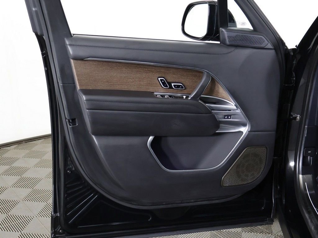 Used 2025 Land Rover Range Rover Autobiography AWD/4WD image 31