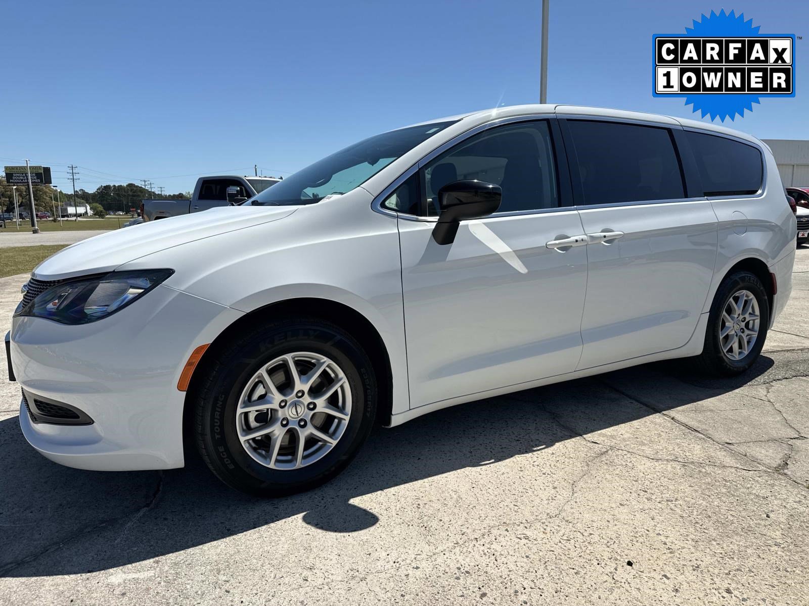 Used 2024 Chrysler Voyager LX image 8