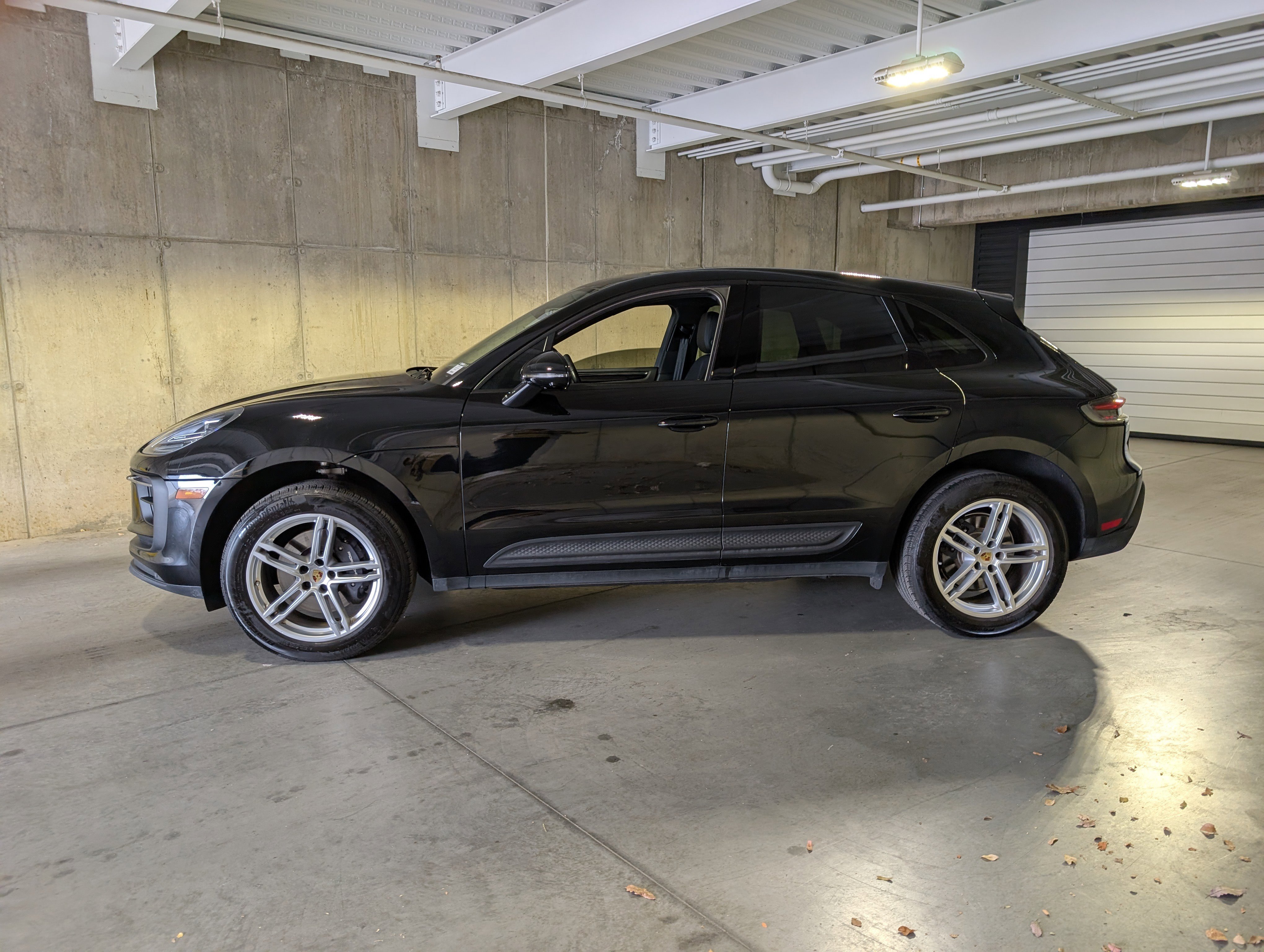 Used 2024 Porsche Macan image 2
