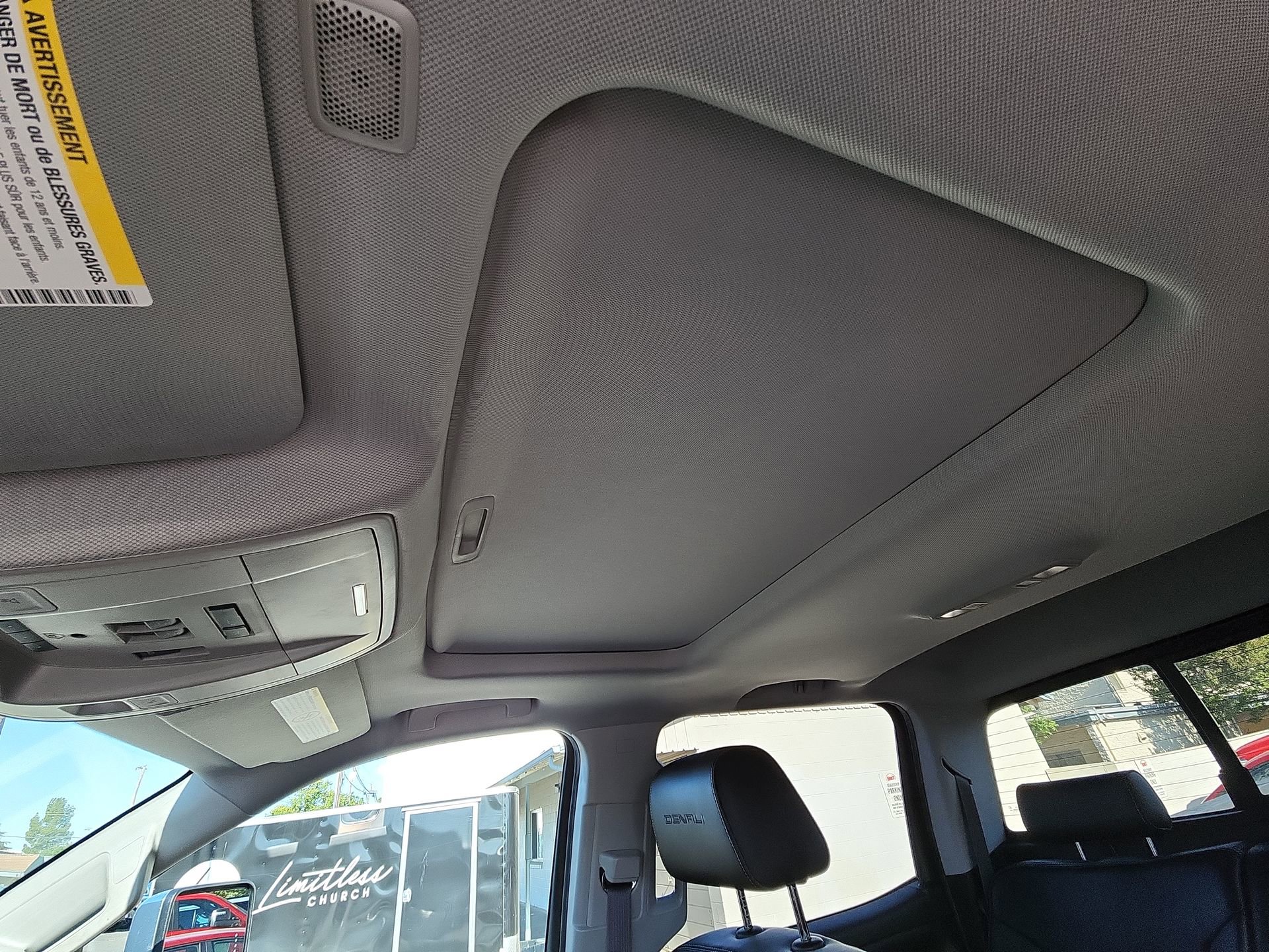 Used 2015 GMC Sierra 2500 Denali w/ Duramax Plus Package AWD/4WD image 16