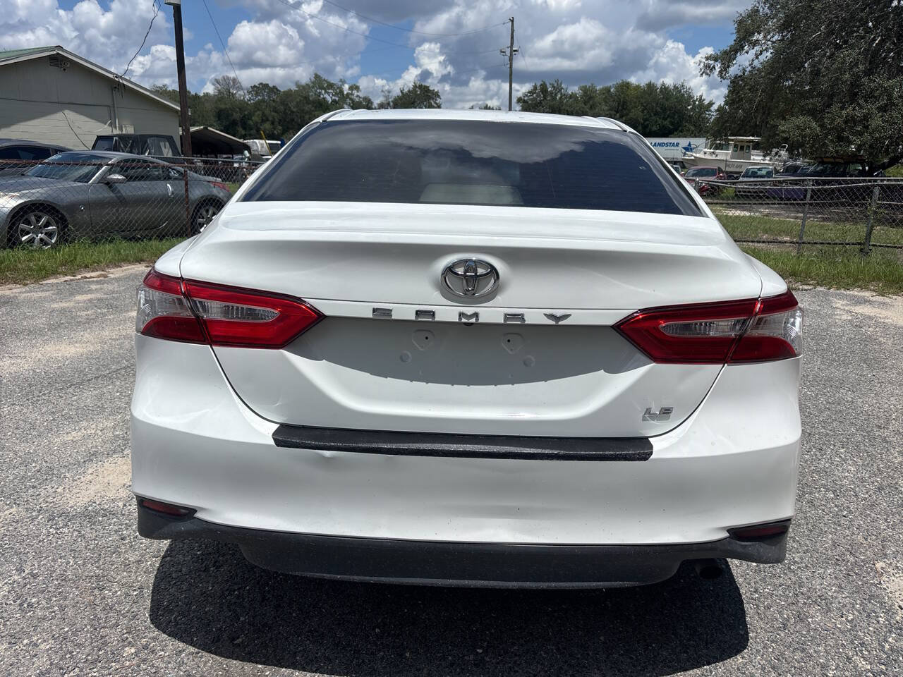 Used 2018 Toyota Camry LE FWD image 5