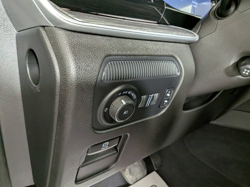 Certified 2023 Jeep Wagoneer L Series III w/ Premium Group I AWD/4WD image 23