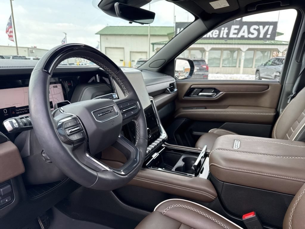 Used 2025 GMC Yukon XL Denali Ultimate w/ LPO, Floor Liner Package AWD/4WD image 23
