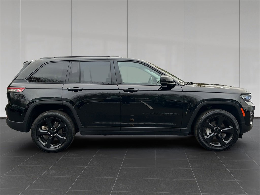 Used 2023 Jeep Grand Cherokee Limited w/ Black Appearance Package image 6