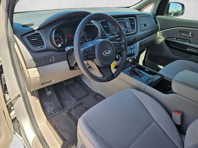 Used 2016 Kia Sedona L FWD image 5