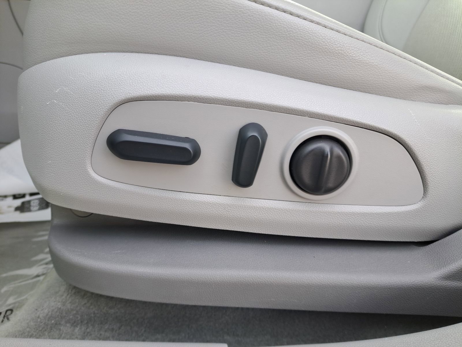 Used 2023 GMC Acadia SLT image 22