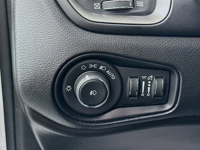 Used 2019 Jeep Renegade Limited w/ Quick Order Package 22P image 10