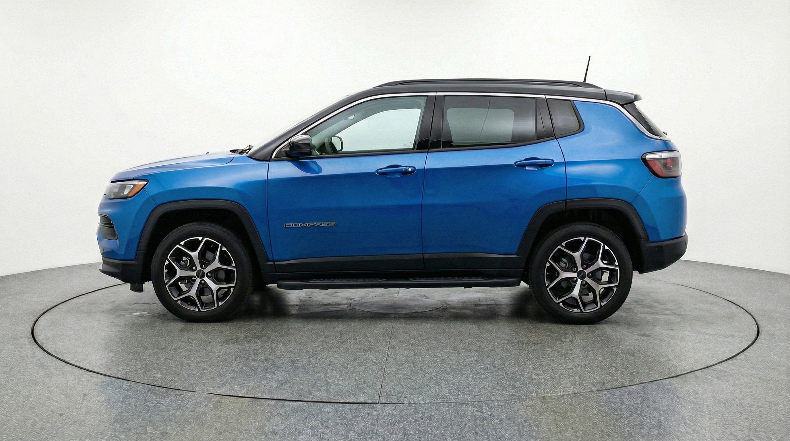 Used 2025 Jeep Compass Limited AWD/4WD image 5
