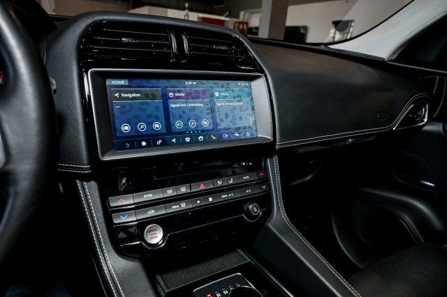 Used 2019 Jaguar F-PACE R-Sport image 36