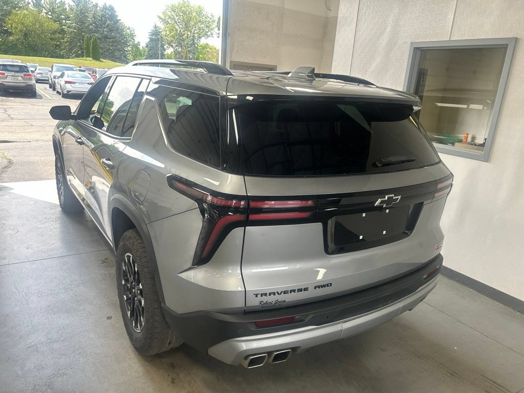 Used 2025 Chevrolet Traverse Z71 AWD/4WD image 7