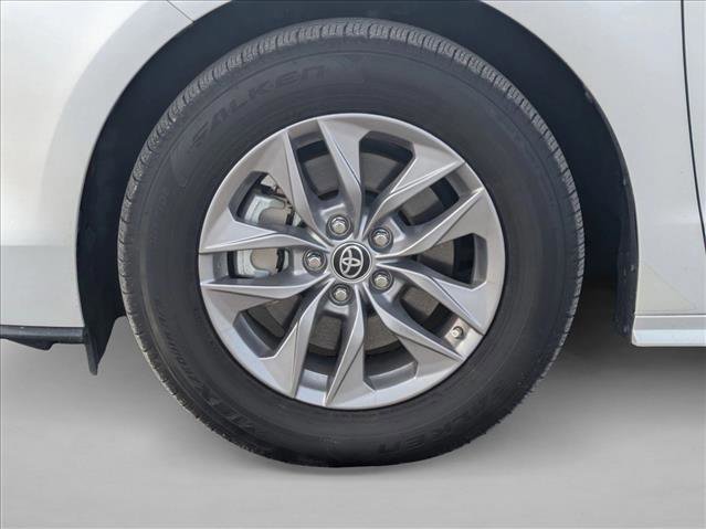 Used 2023 Toyota Sienna XLE image 9