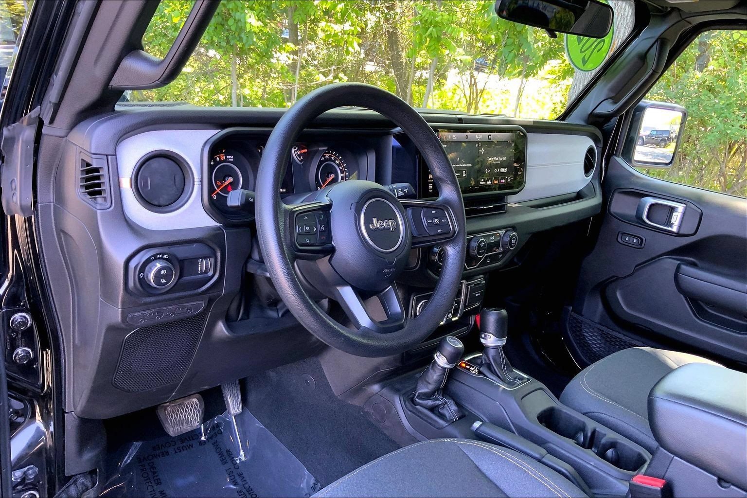 Certified 2024 Jeep Gladiator Sport AWD/4WD image 12