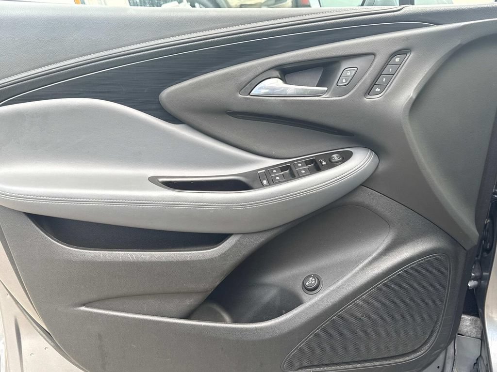 Used 2019 Buick Envision Essence FWD image 25