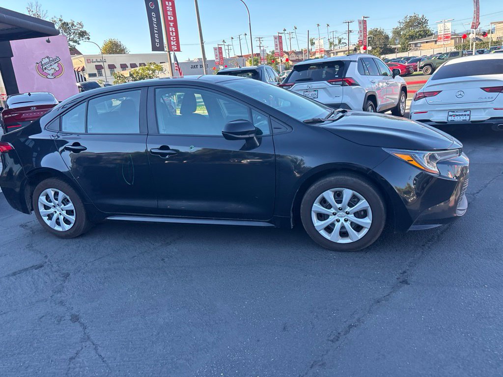 Used 2025 Toyota Corolla LE FWD image 3