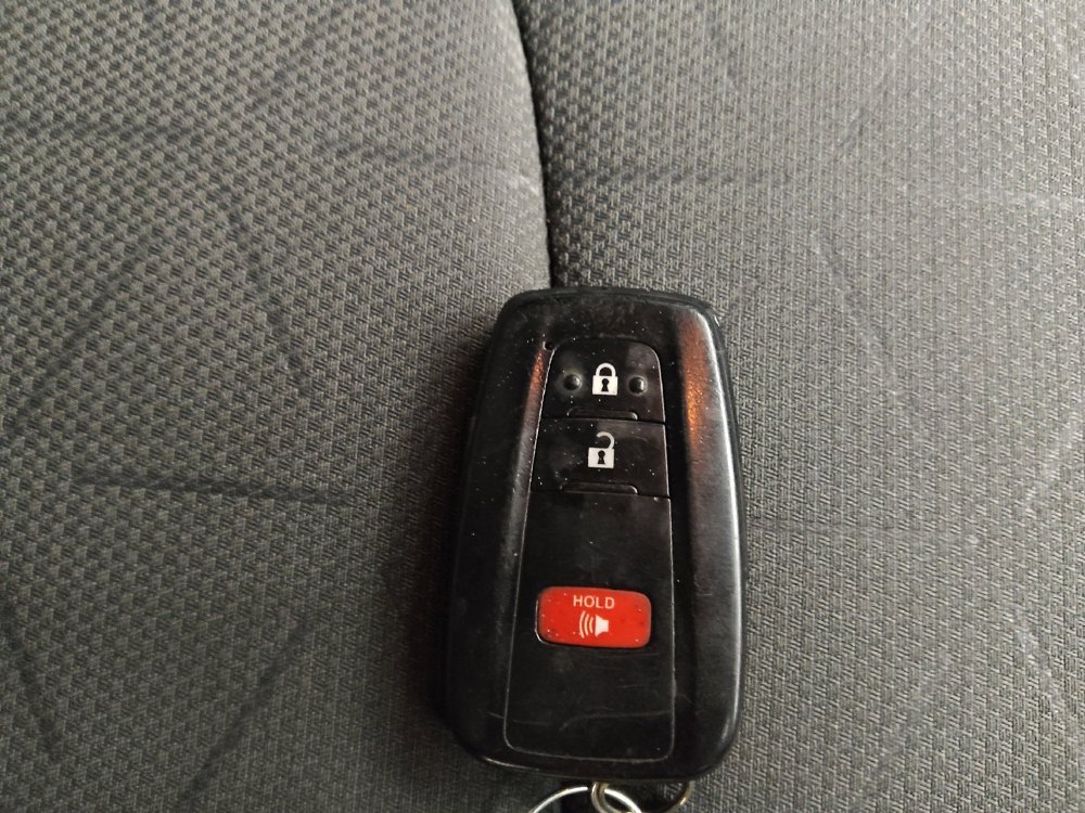 Used 2021 Toyota RAV4 XLE image 32