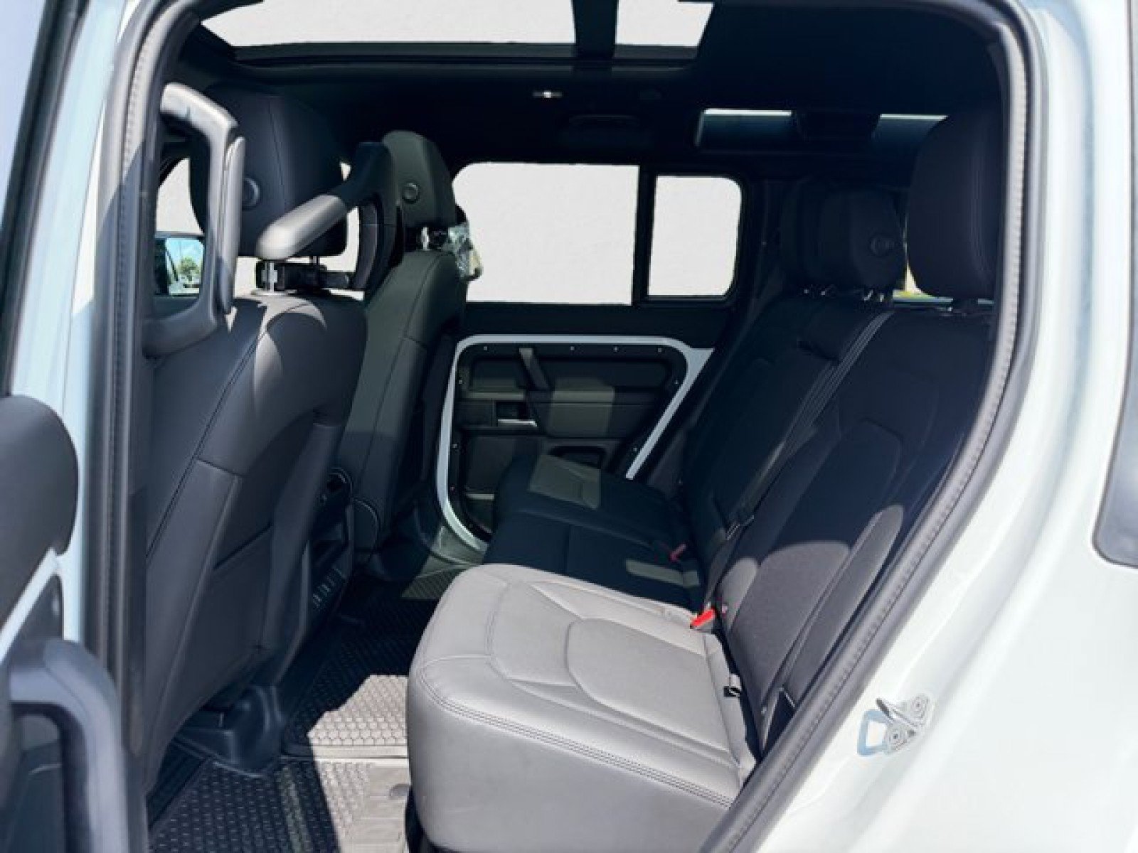 New 2026 Land Rover Defender 110 S AWD/4WD image 18