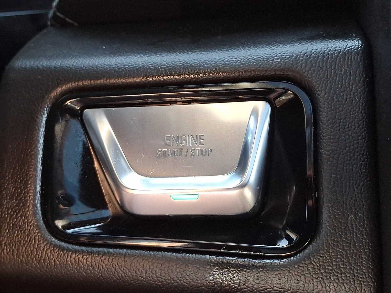 Used 2025 GMC Yukon XL Denali w/ Sun & Power Step Package image 26