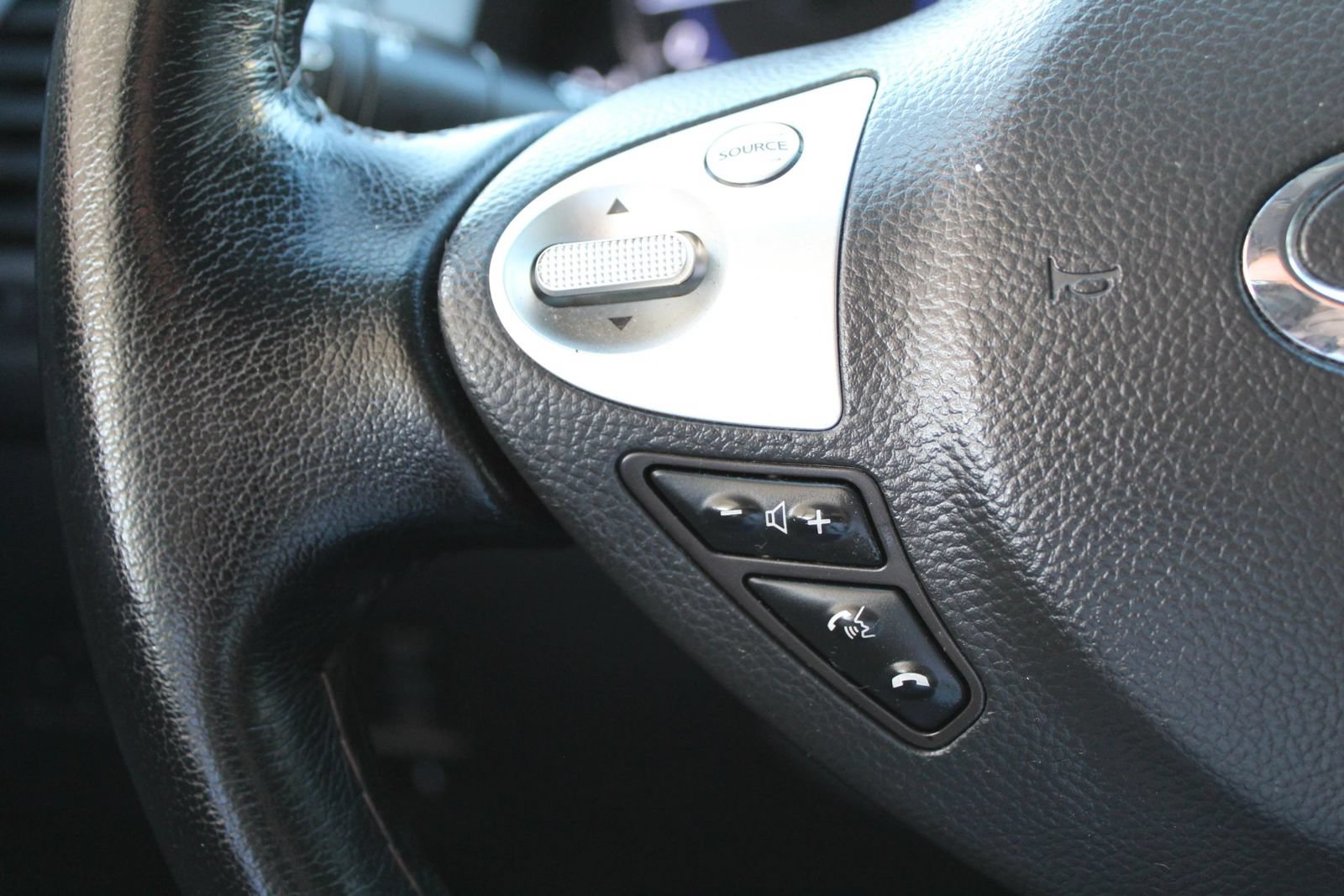 Used 2017 INFINITI QX70 2WD image 16