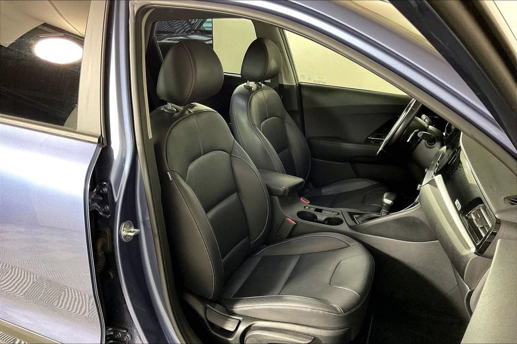 Used 2022 Kia Niro Touring Special Edition FWD image 6