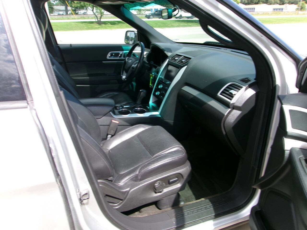 Used 2013 Ford Explorer XLT image 9