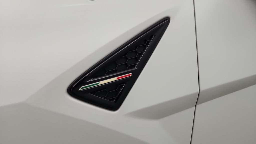 Used 2020 Lamborghini Urus AWD/4WD image 16