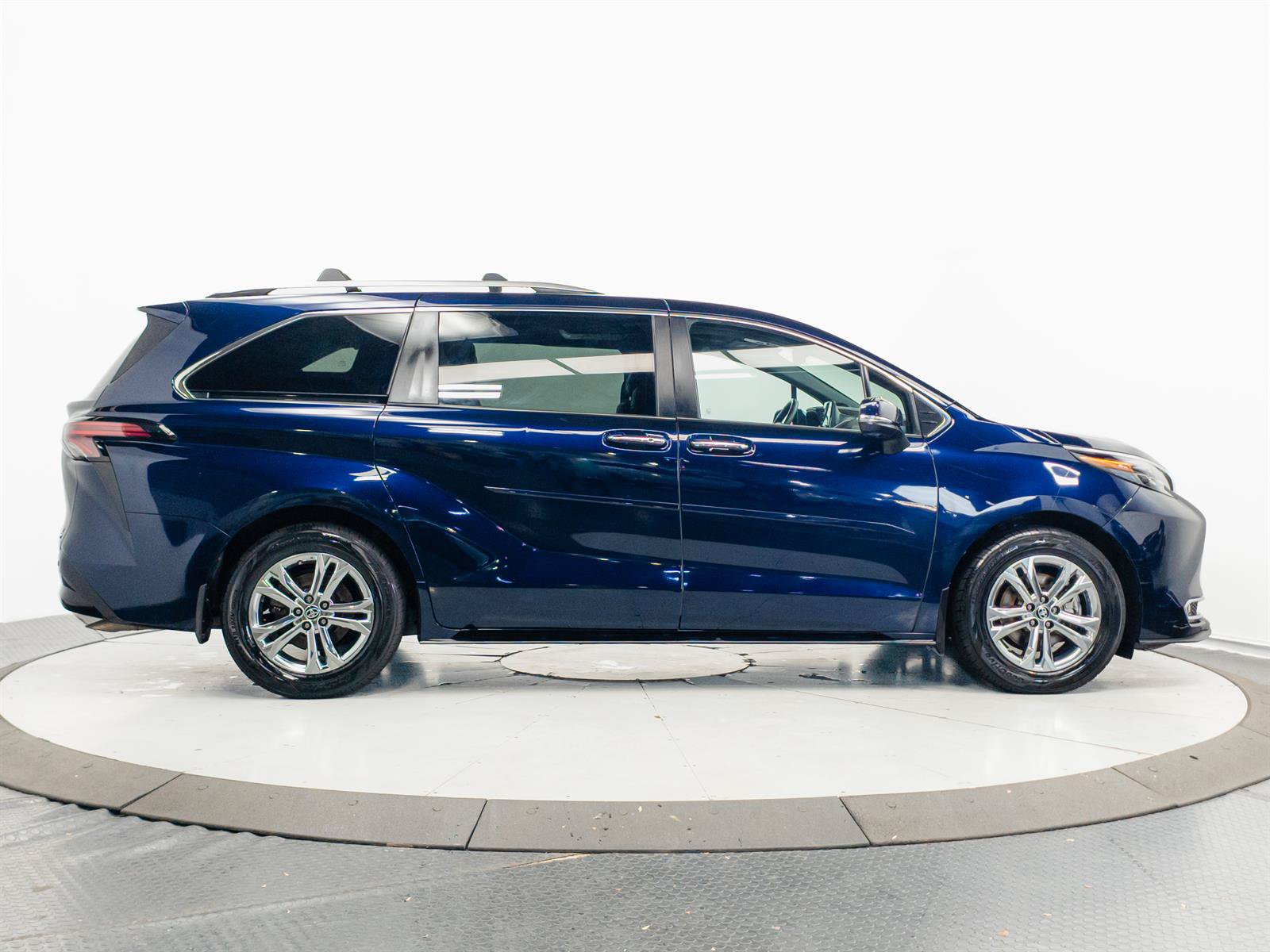 Certified 2024 Toyota Sienna Platinum AWD/4WD image 14