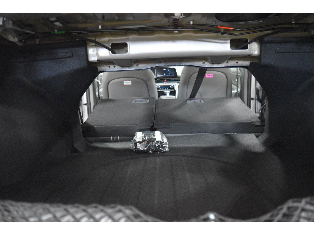 New 2025 Hyundai Elantra SEL image 90
