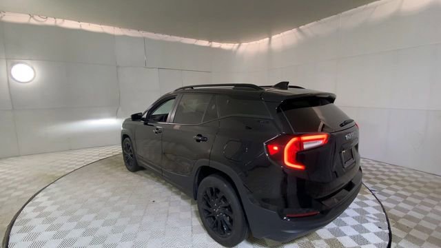 Used 2023 GMC Terrain SLE w/ Driver Convenience Package FWD image 9